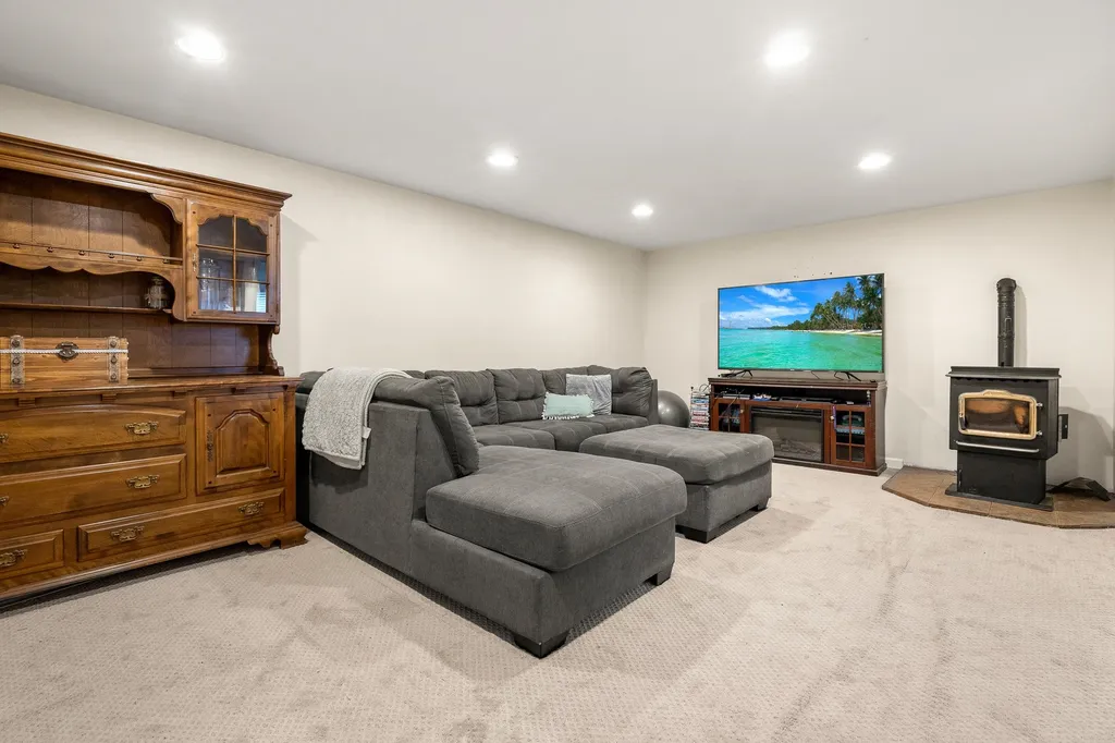 26 Hickory Hill Road Epping NH 03042