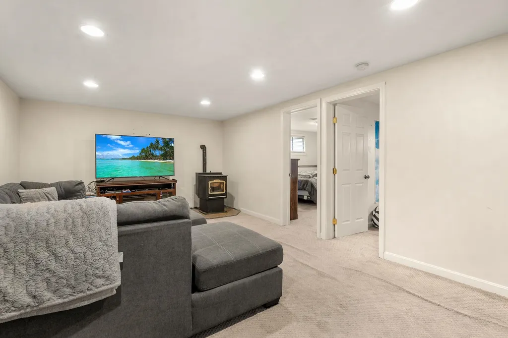 26 Hickory Hill Road Epping NH 03042