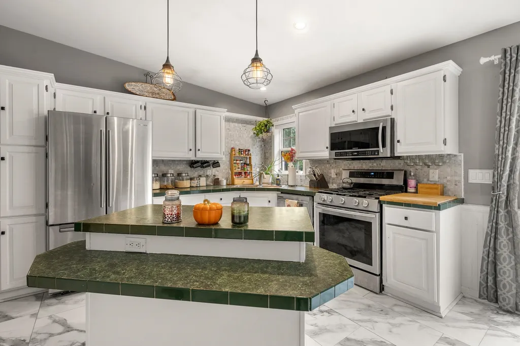 26 Hickory Hill Road Epping NH 03042