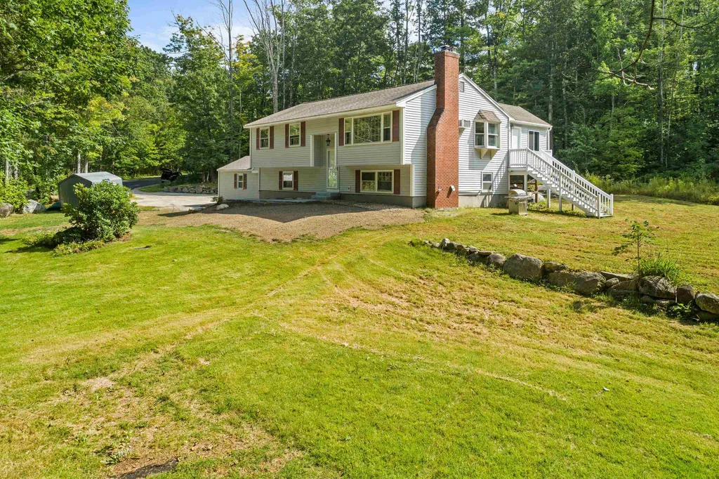 15 Checkerberry Lane Goffstown NH 03045