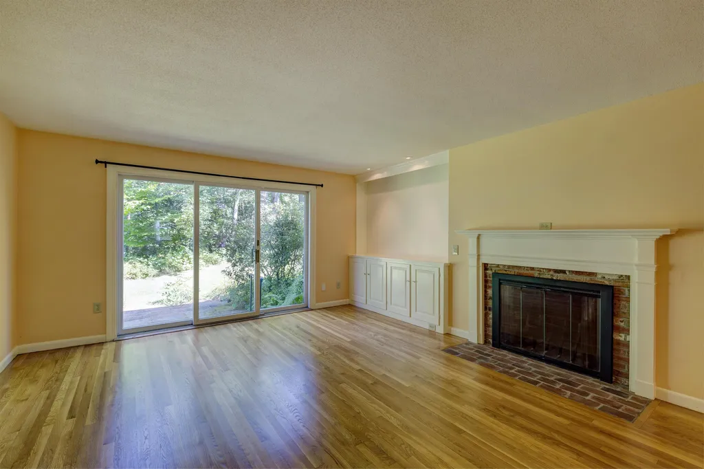 18 Willow Spring Lane Hanover NH 03755