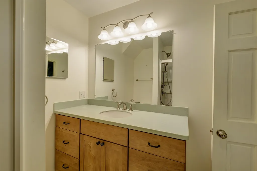 18 Willow Spring Lane Hanover NH 03755