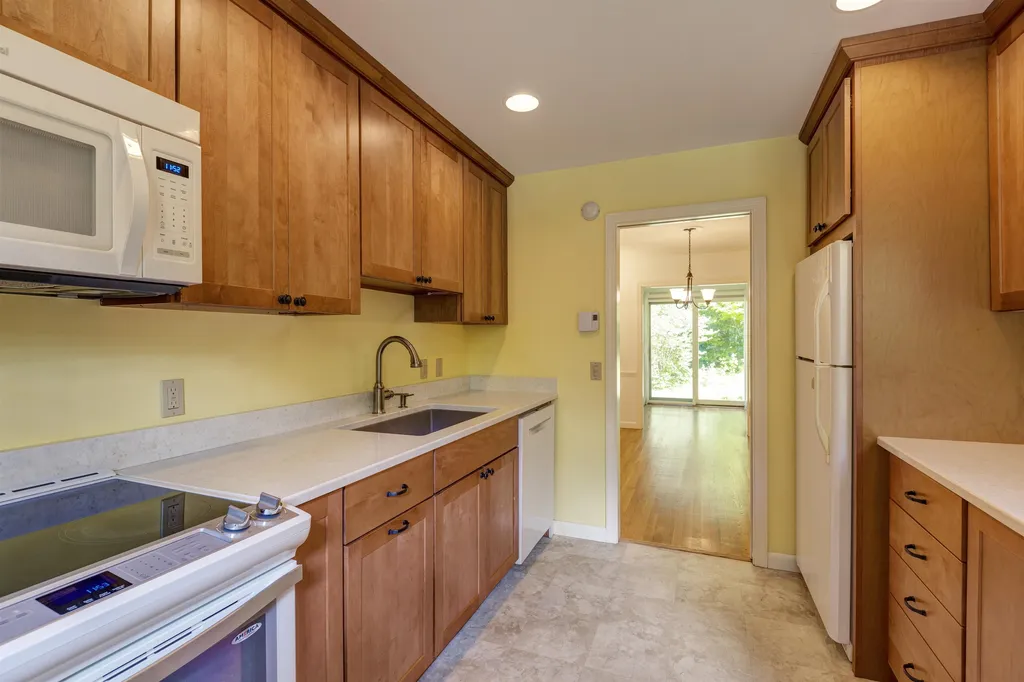 18 Willow Spring Lane Hanover NH 03755