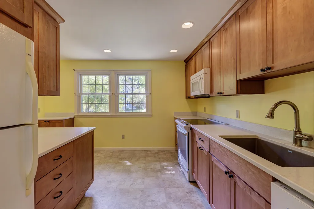 18 Willow Spring Lane Hanover NH 03755