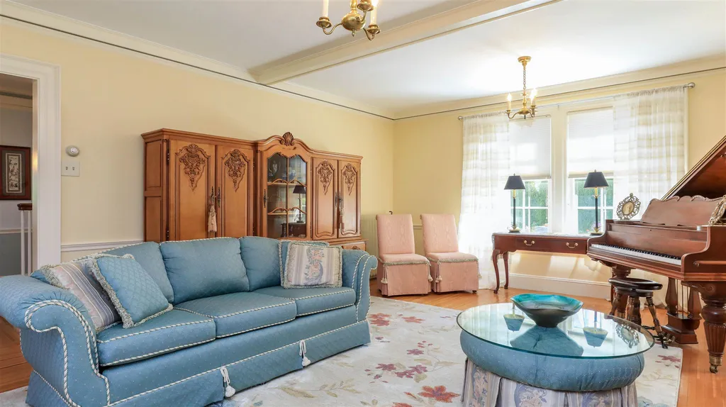 2143 Elm Street Manchester NH 03104