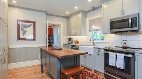 2143 Elm Street Manchester NH 03104