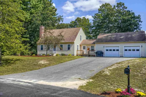 49 Pilgrim Drive Litchfield NH 03052