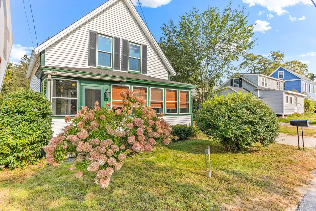 33 S Village Road Loudon NH 03307