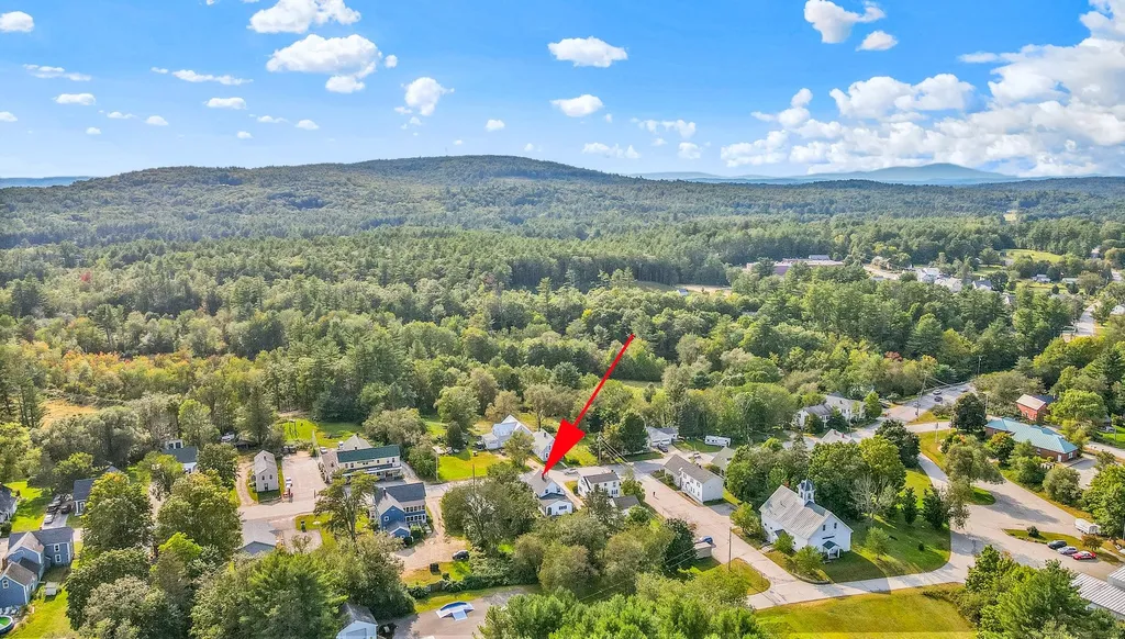 33 S Village Road Loudon NH 03307