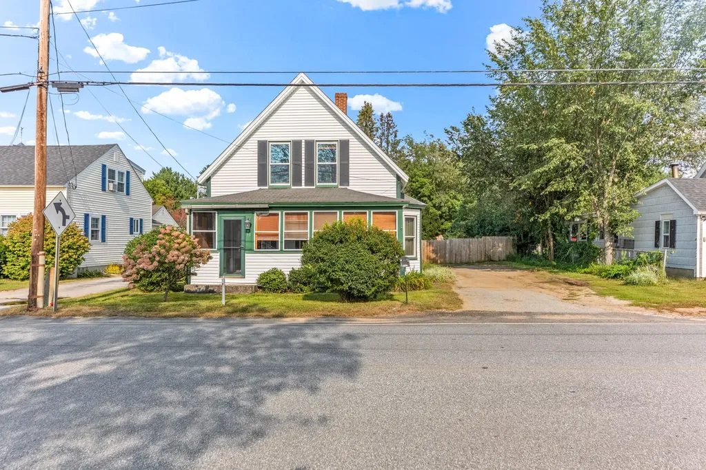 33 S Village Road Loudon NH 03307