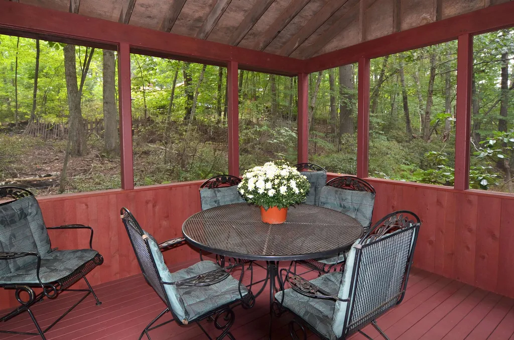 28 Hitching Post Lane Bedford NH 03110