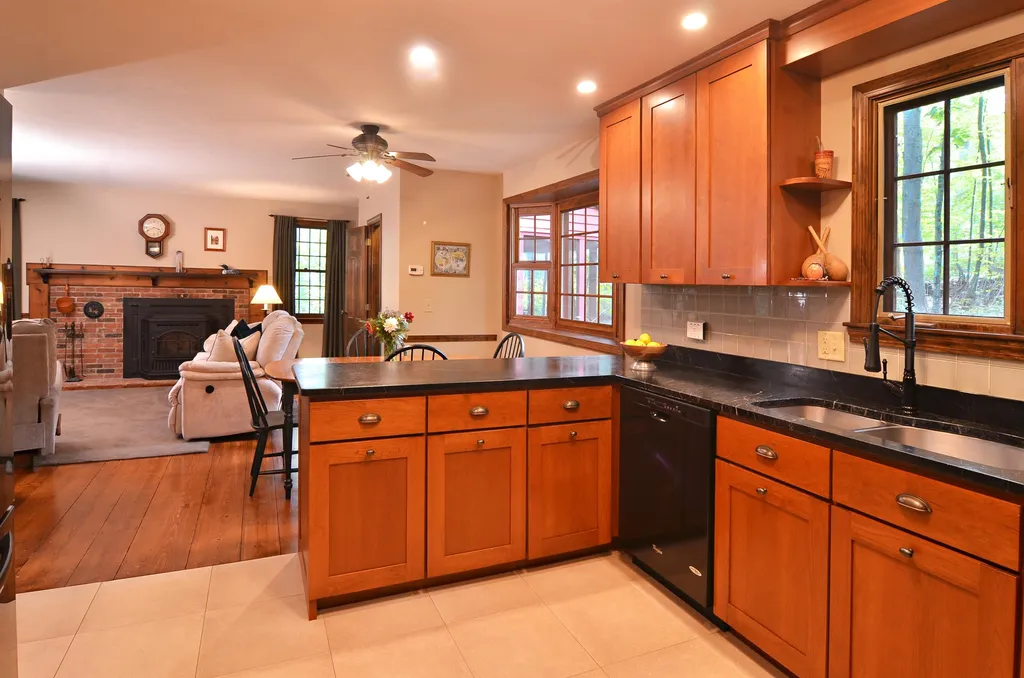 28 Hitching Post Lane Bedford NH 03110
