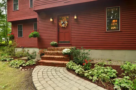28 Hitching Post Lane Bedford NH 03110