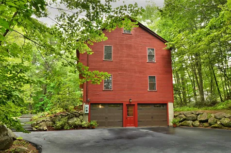 28 Hitching Post Lane Bedford NH 03110