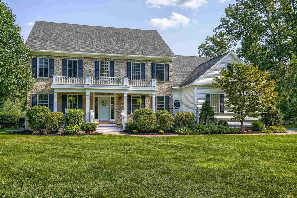 4 Elizabeth Way Bedford NH 03110