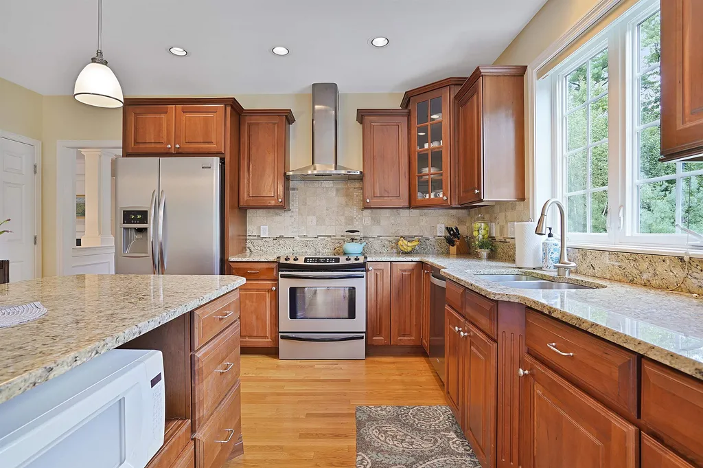 4 Elizabeth Way Bedford NH 03110