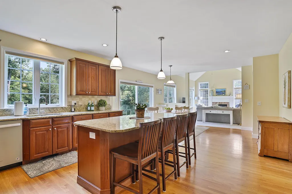 4 Elizabeth Way Bedford NH 03110