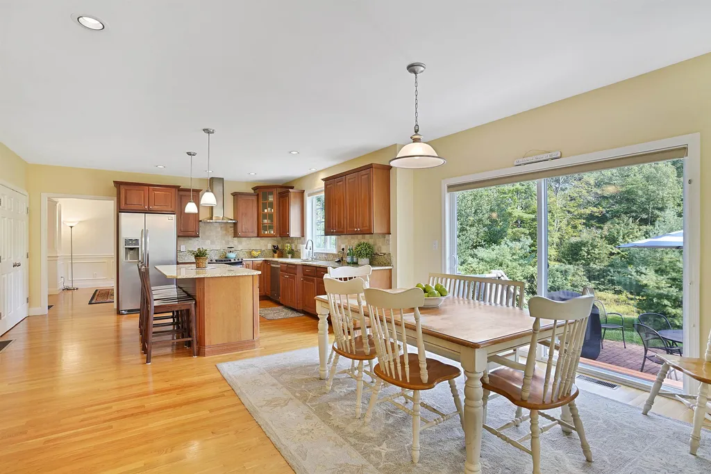 4 Elizabeth Way Bedford NH 03110