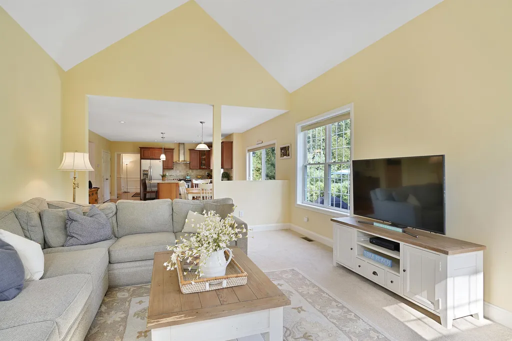 4 Elizabeth Way Bedford NH 03110