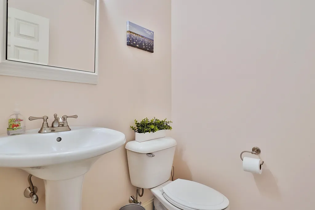 4 Elizabeth Way Bedford NH 03110