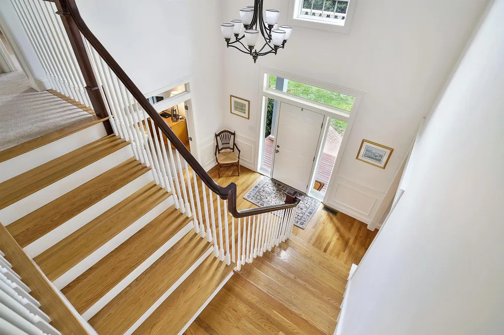 4 Elizabeth Way Bedford NH 03110