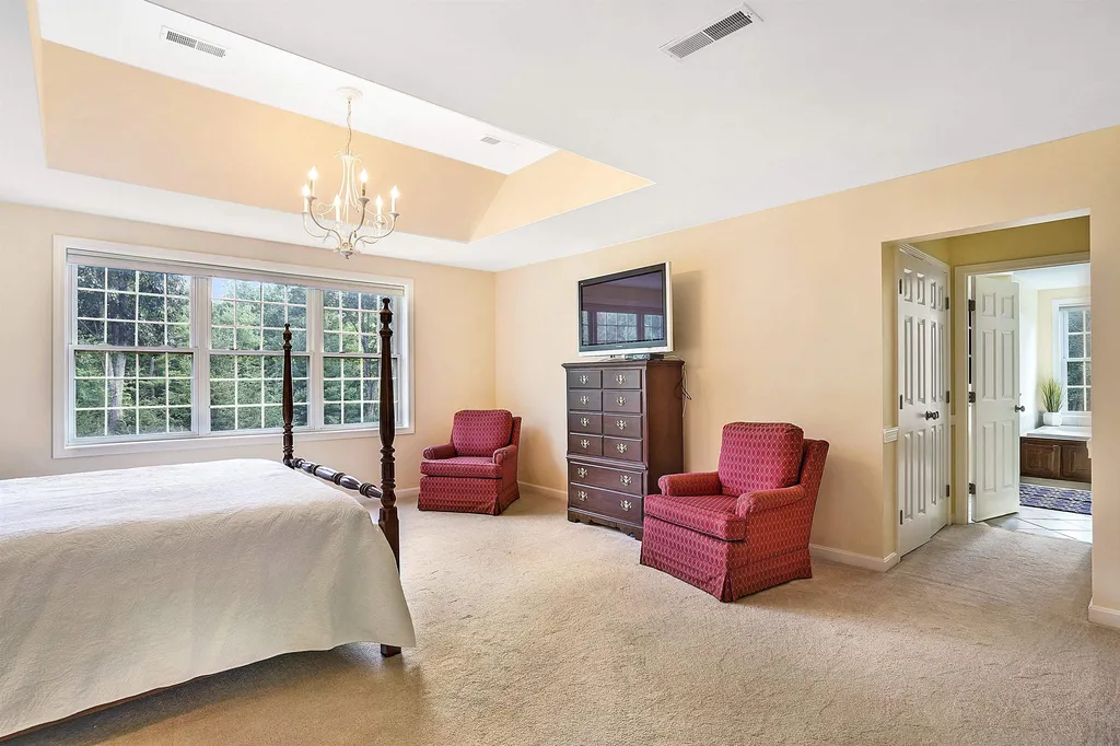 4 Elizabeth Way Bedford NH 03110