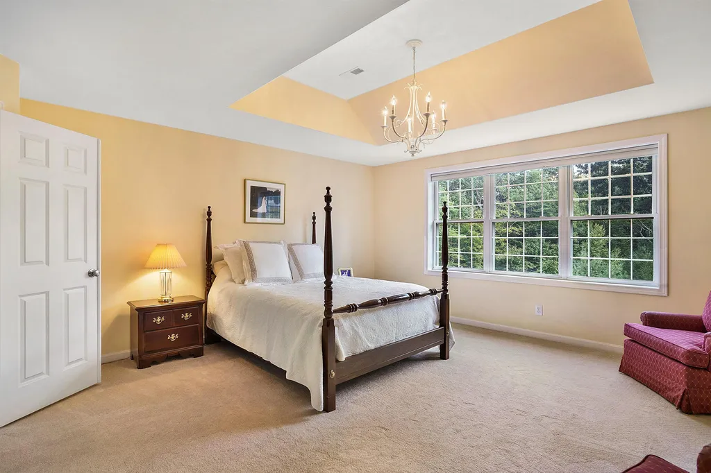 4 Elizabeth Way Bedford NH 03110