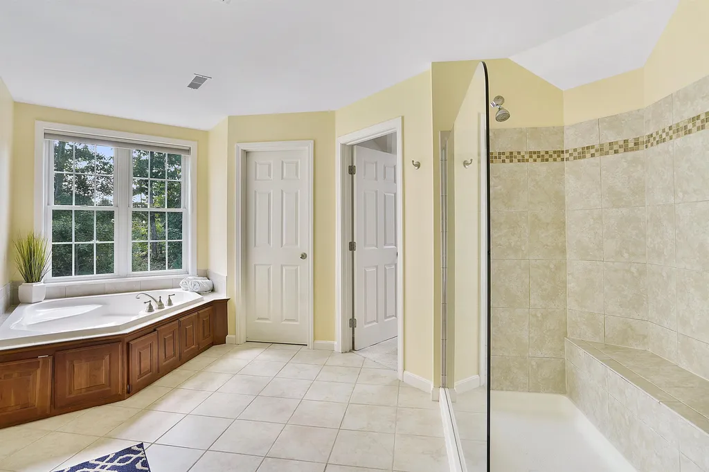 4 Elizabeth Way Bedford NH 03110