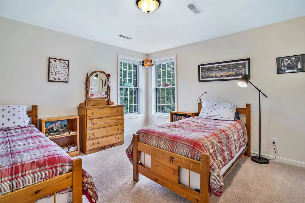 4 Elizabeth Way Bedford NH 03110