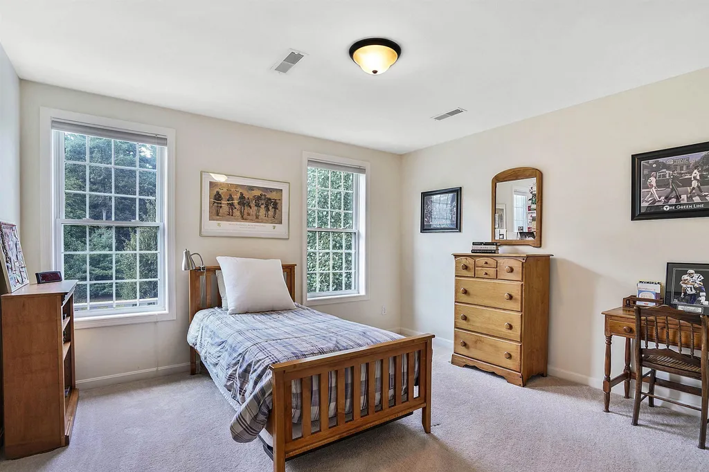 4 Elizabeth Way Bedford NH 03110