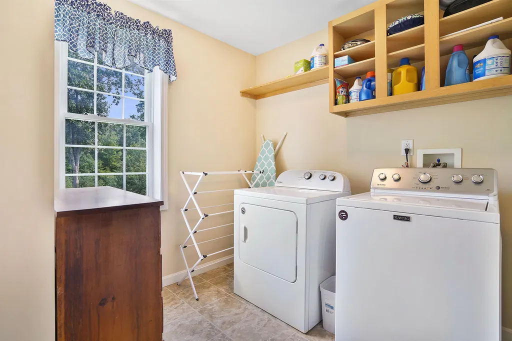 4 Elizabeth Way Bedford NH 03110