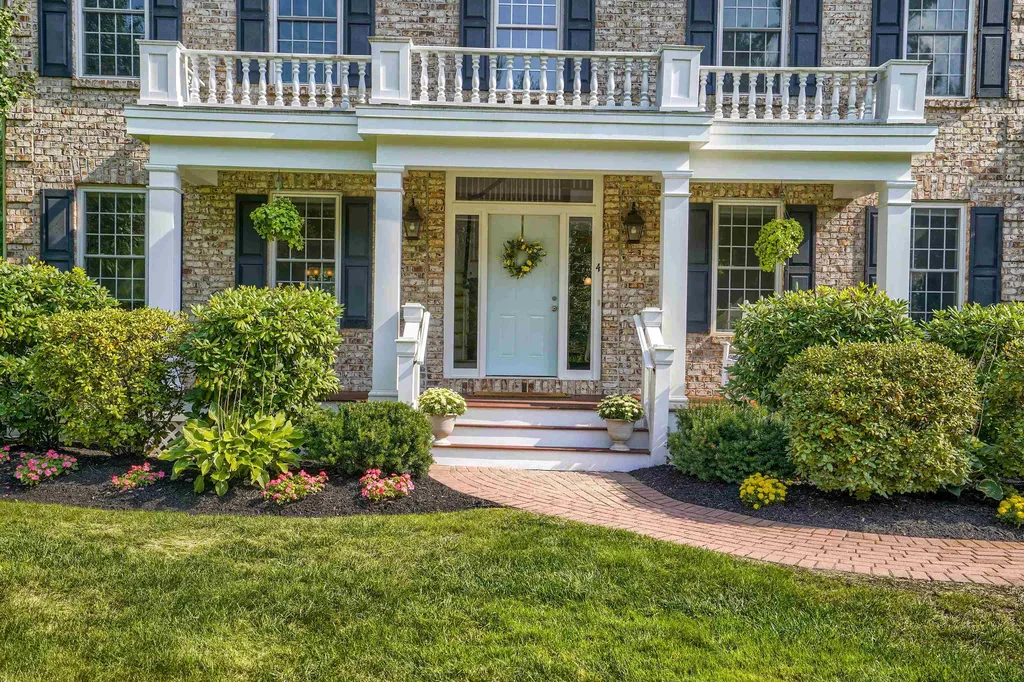 4 Elizabeth Way Bedford NH 03110