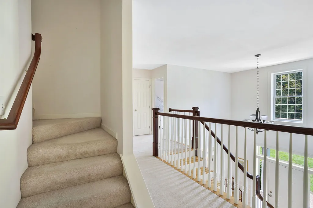 4 Elizabeth Way Bedford NH 03110