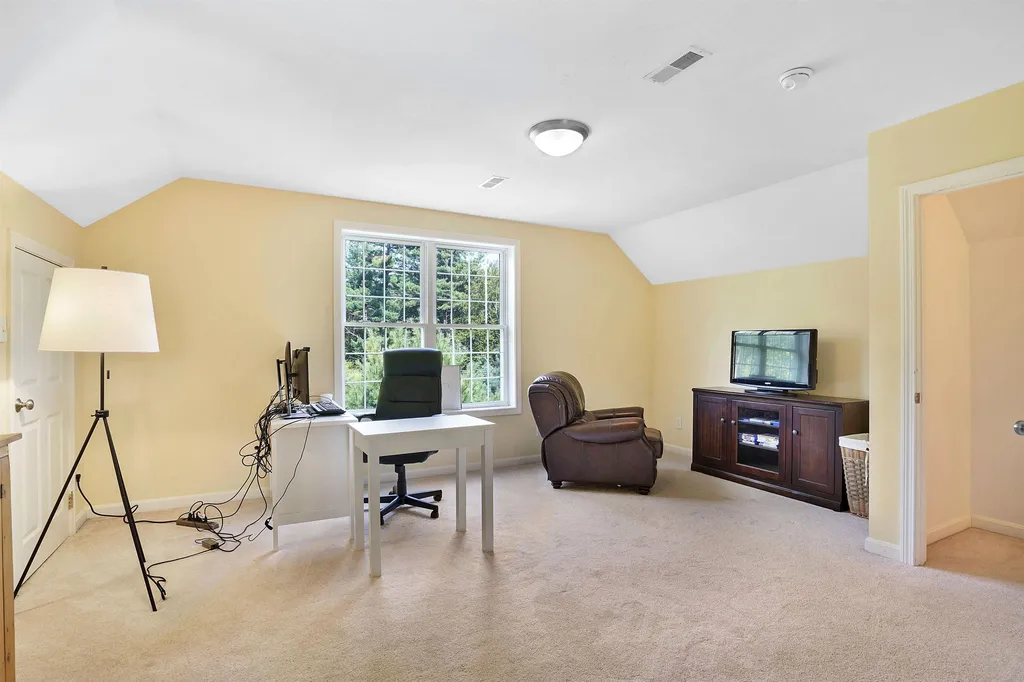 4 Elizabeth Way Bedford NH 03110