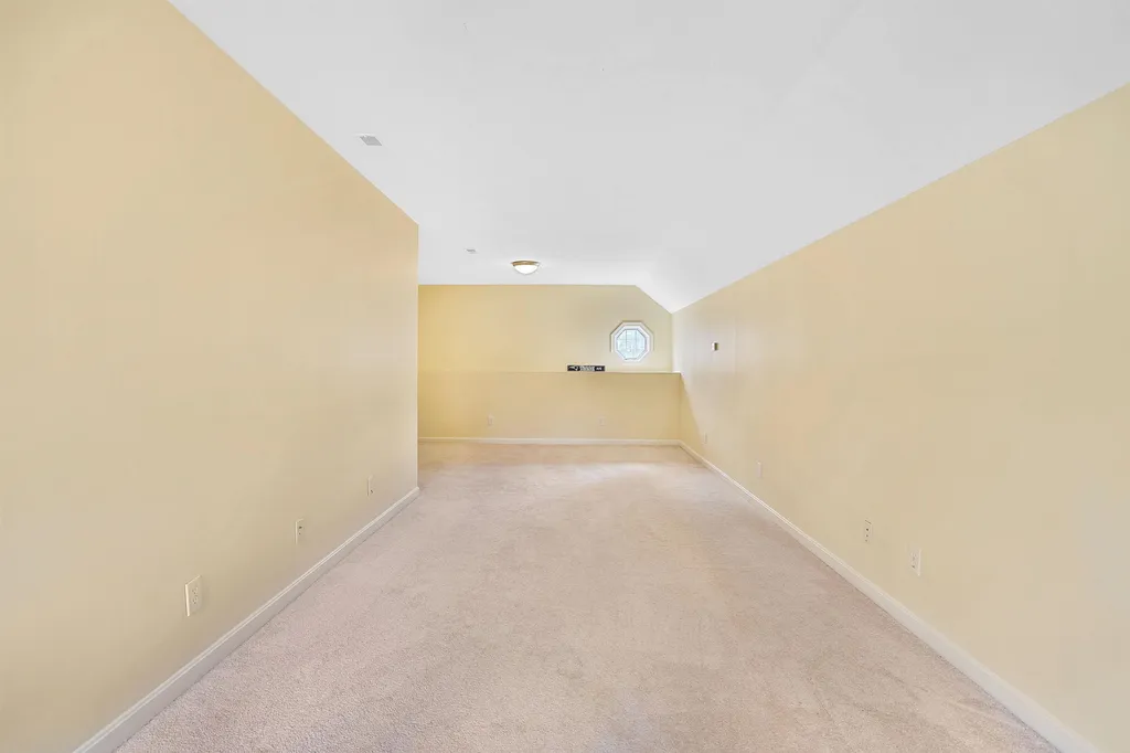 4 Elizabeth Way Bedford NH 03110