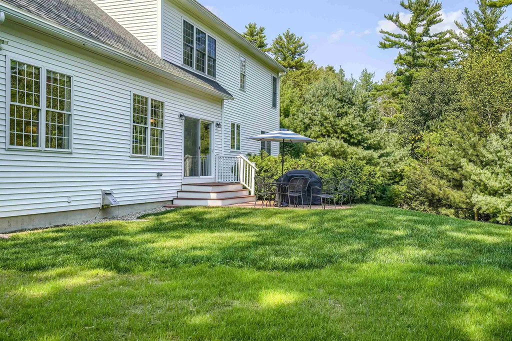 4 Elizabeth Way Bedford NH 03110