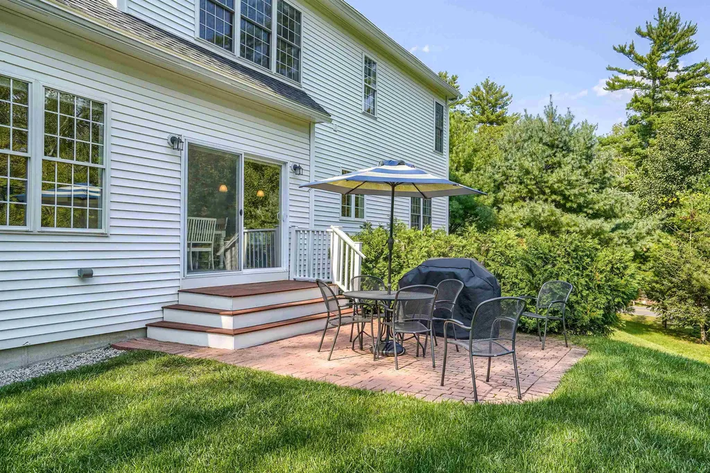 4 Elizabeth Way Bedford NH 03110