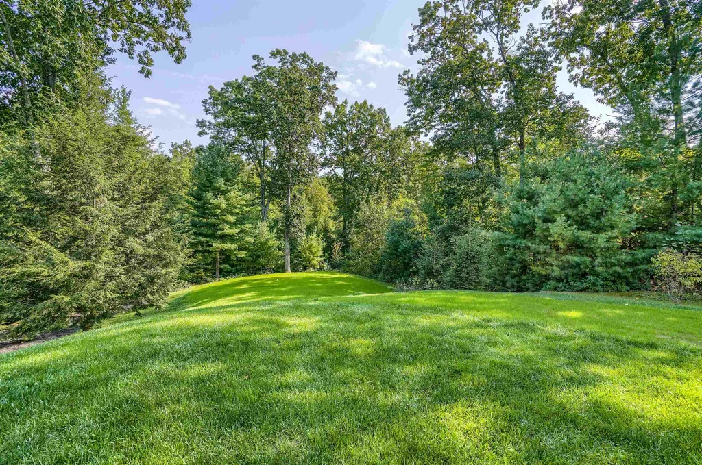 4 Elizabeth Way Bedford NH 03110