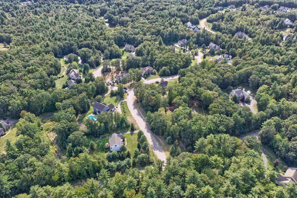 4 Elizabeth Way Bedford NH 03110