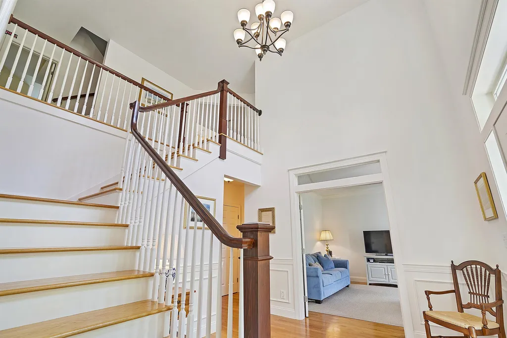 4 Elizabeth Way Bedford NH 03110