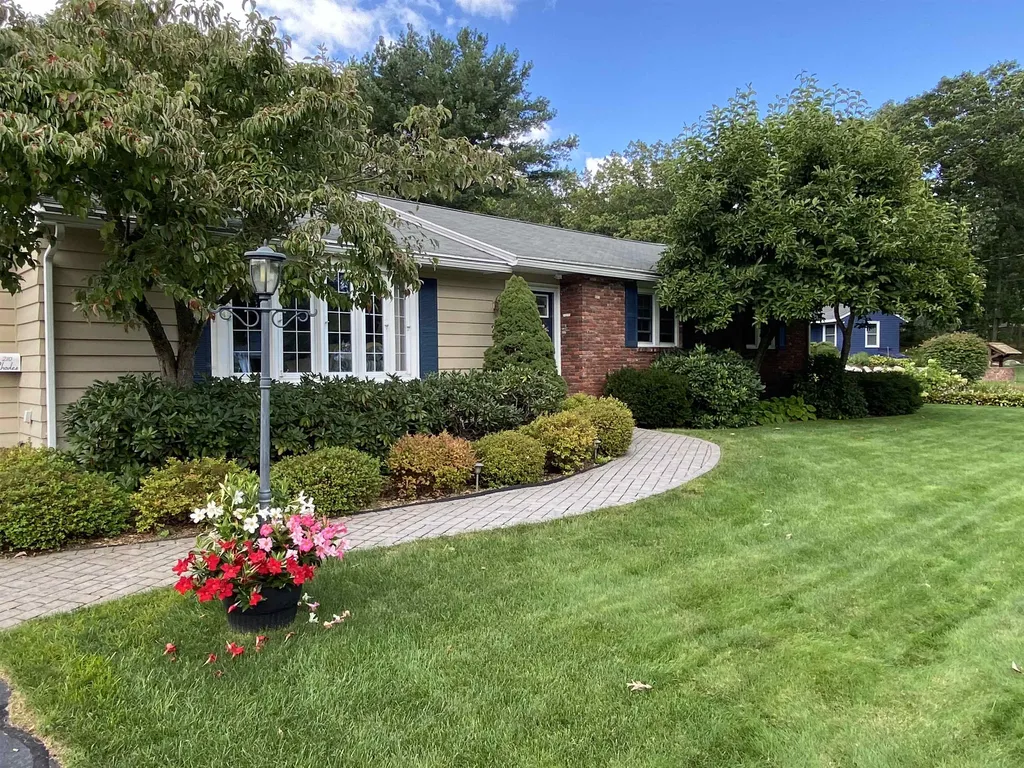 210 Crestview Road Manchester NH 03104