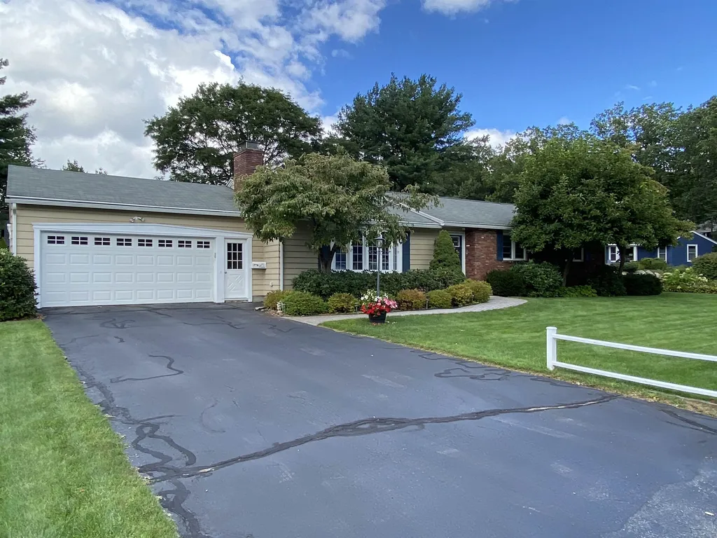 210 Crestview Road Manchester NH 03104