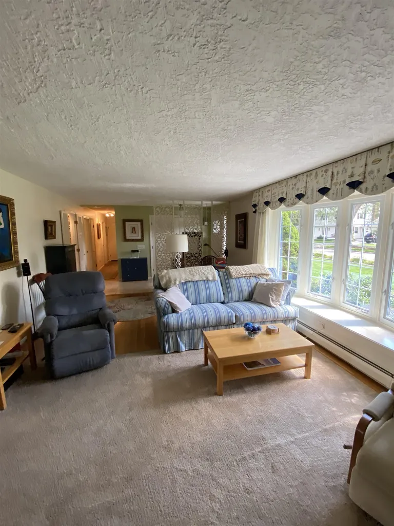 210 Crestview Road Manchester NH 03104