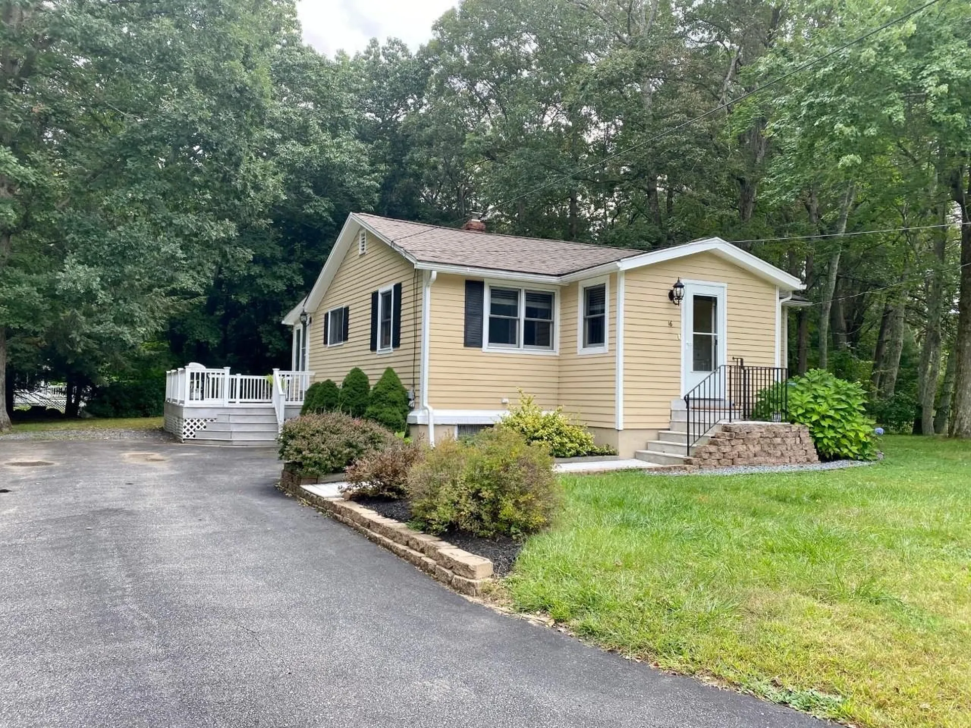 16 Merrill Avenue Salem NH 03079