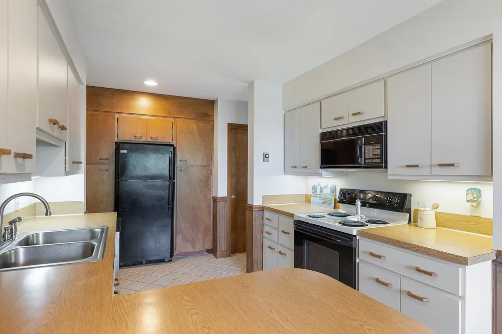 2696 Lake Shore Road Gilford NH 03249