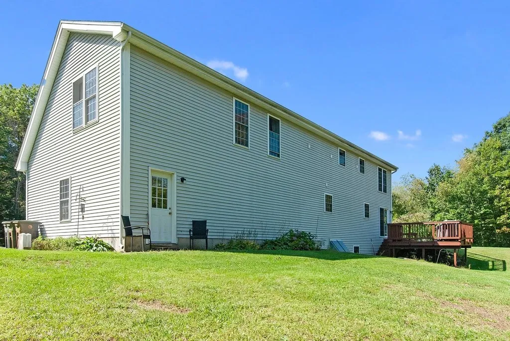 9 Spruce Court Hooksett NH 03106