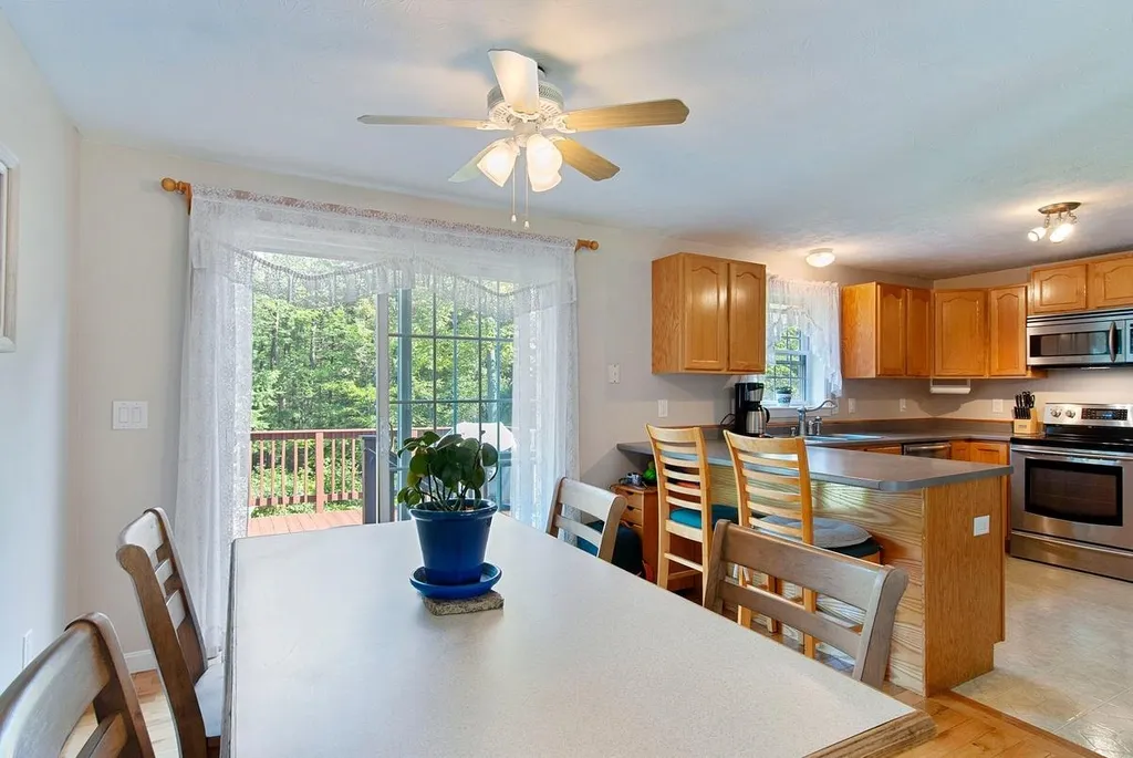 9 Spruce Court Hooksett NH 03106