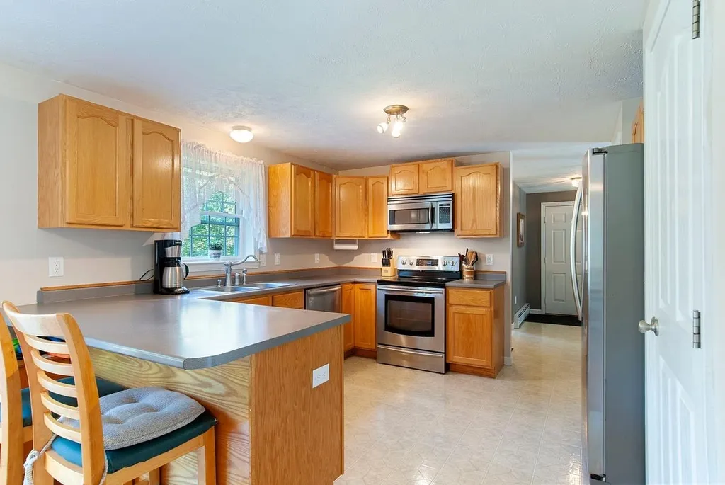 9 Spruce Court Hooksett NH 03106