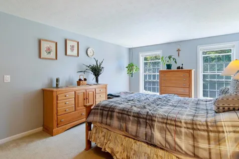 9 Spruce Court Hooksett NH 03106