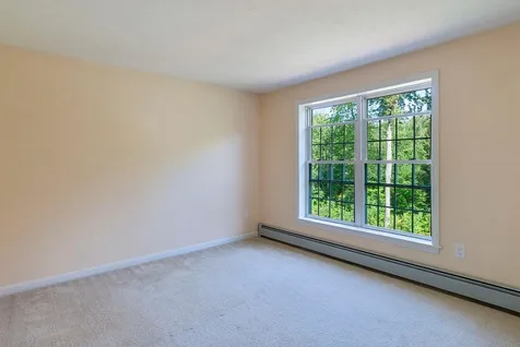 9 Spruce Court Hooksett NH 03106